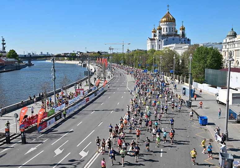 Участникам полумарафона открывались виды на Крымский мост, Собор Василия Блаженного, Храм Христа Спасителя, Кремль и другие достопримечательности столицы  