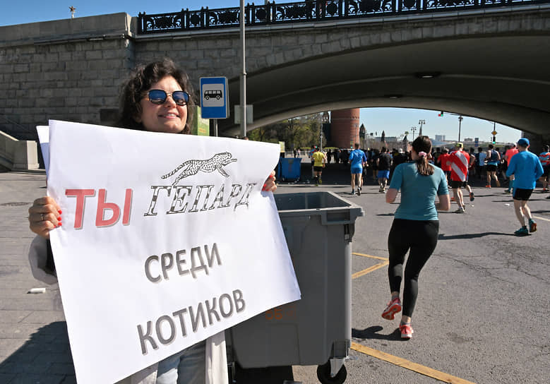 Среди мужчин первое место занял легкоатлет Ринас Ахмадеев. Он преодолел дистанцию за 1 час 2 минуты 39 секунд, установив новый рекорд забега 