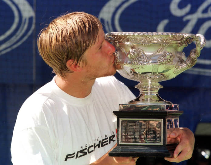 В январе 1999 года Евгений Кафельников выиграл второй в своей карьере турнир Большого шлема в одиночном разряде на Открытом чемпионате Австралии. Первый трофей он завоевал еще в 1996-м на «Ролан Гаррос»