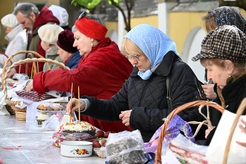 Освящение куличей в храме Рождества Иоанна Предтечи на Пресне