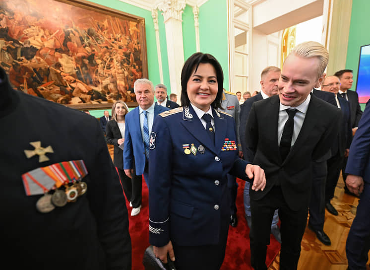 Заместитель министра обороны России Татьяна Шевцова и певец SHAMAN (Ярослав Дронов) (справа) перед началом церемонии