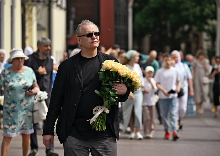 Актер Сергей Юшкевич на церемонии прощания с Анастасией Заворотнюк 