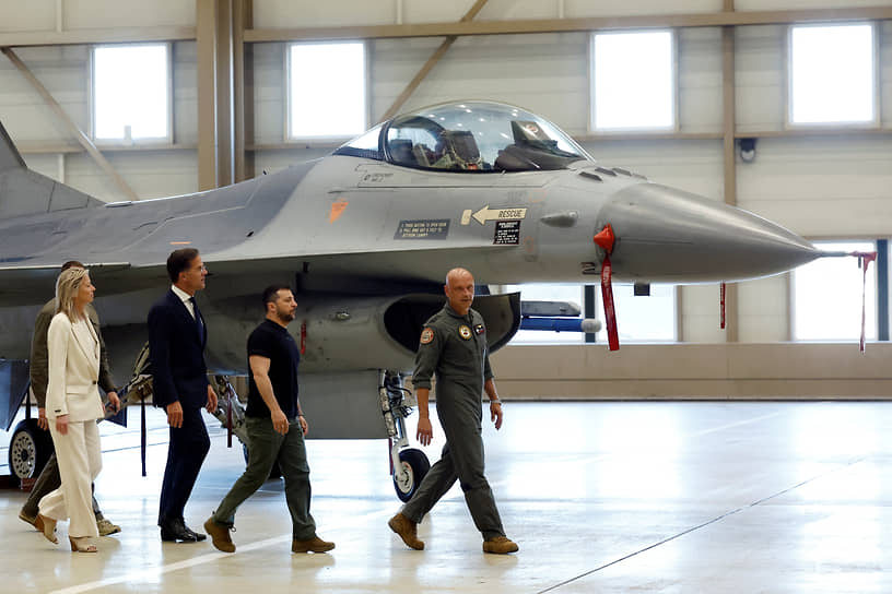 Нидерланды намерены передать Украине 24 истребителя F-16. Они могут быть использованы для нанесения ударов по целям на территории России, заявила 3 июня министр обороны Нидерландов Кайса Оллонгрен