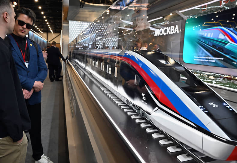 Стенд компании «Уральские локомотивы» на выставке SPIEF Investment &amp; Business Expo