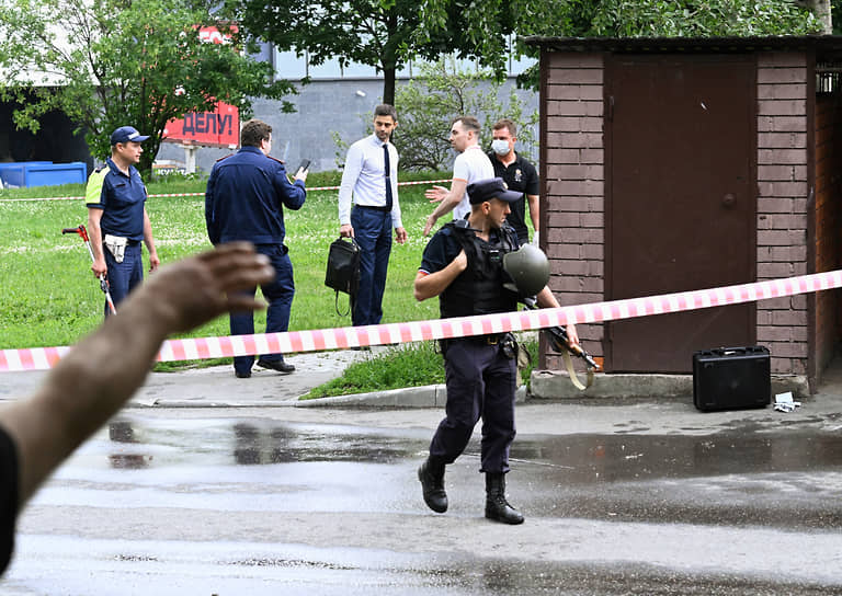 Москва. Сотрудники полиции на месте задержания подозреваемого в убийстве 34-летнего Константина Балишанского, в прошлом известного скейтера