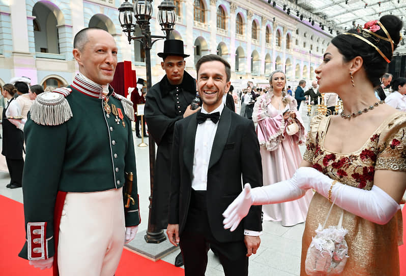 Гендиректор Общества «Знание» Максим Древаль (в центре)