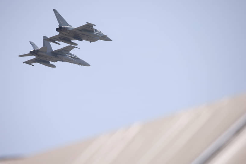 Первые американские истребители F-16 будут переданы Киеву уже в июле текущего года, заявил член комитета Верховной рады по национальной безопасности и обороне Вадим Ивченко 3 июля