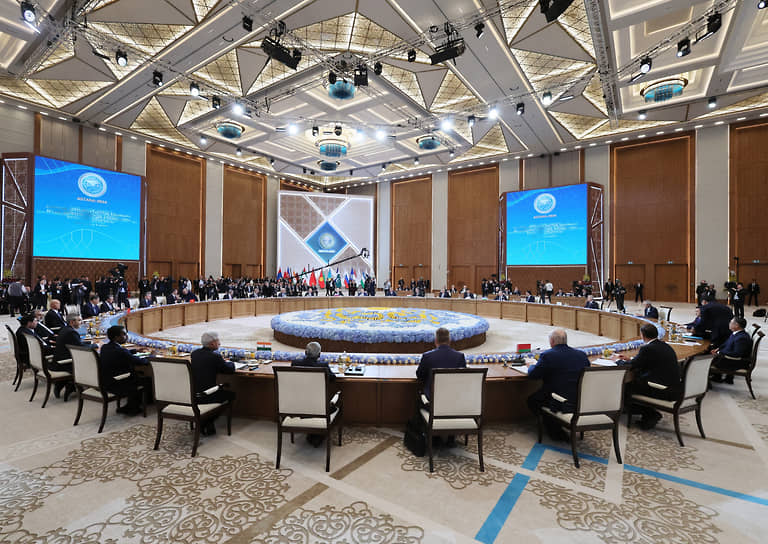 4 июля по итогам заседания Совета глав государств—членов ШОС была подписана Астанинская декларация объединения