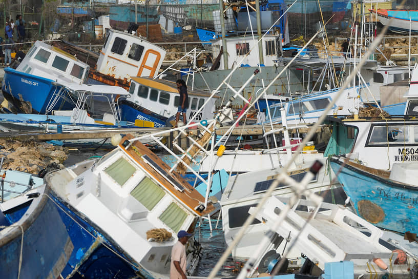 На Барбадосе ураган потопил десятки рыболовецких судов