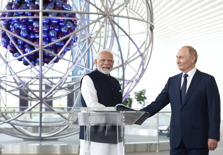Это первая зарубежная поездка премьера Индии Нарендры Моди (слева), после того как он возглавил правительство в третий раз. До этого он посещал Россию в 2019 году