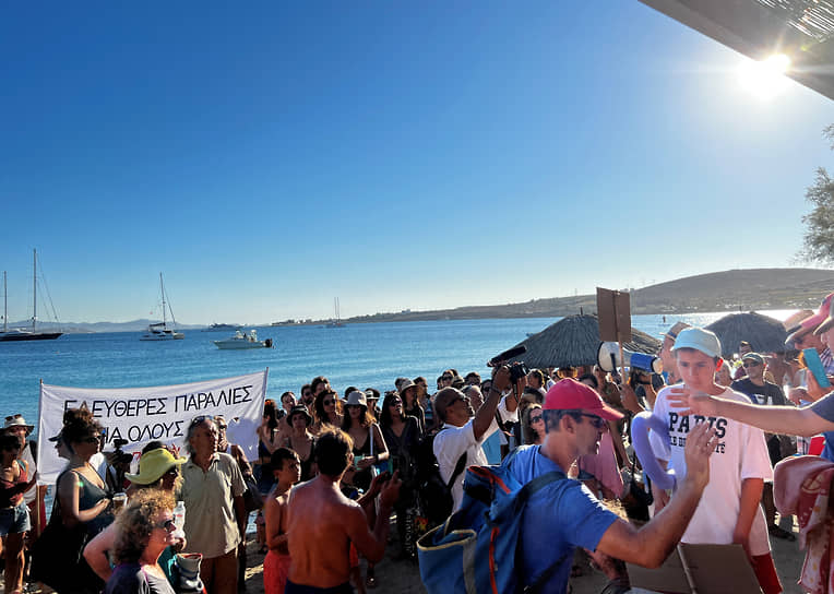 Демонстрация жителей острова Парос за свободный доступ на пляжи