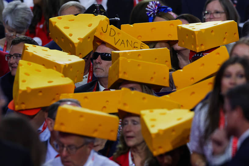 Члены делегации республиканцев от штата Висконсин, известного как «молочная ферма Америки», в шляпах в форме сыра