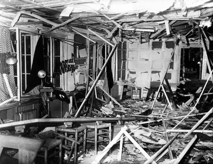 Зал совещаний ставки Гитлера «Волчье логово» в лесу под городом Растенбург в Восточной Пруссии после взрыва 20 июля 1944 года