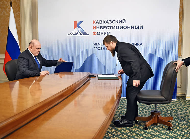 Грозный. Премьер-министр Михаил Мишустин (слева) и глава Чеченской Республики Рамзан Кадыров на встрече в рамках Кавказского инвестиционного форума