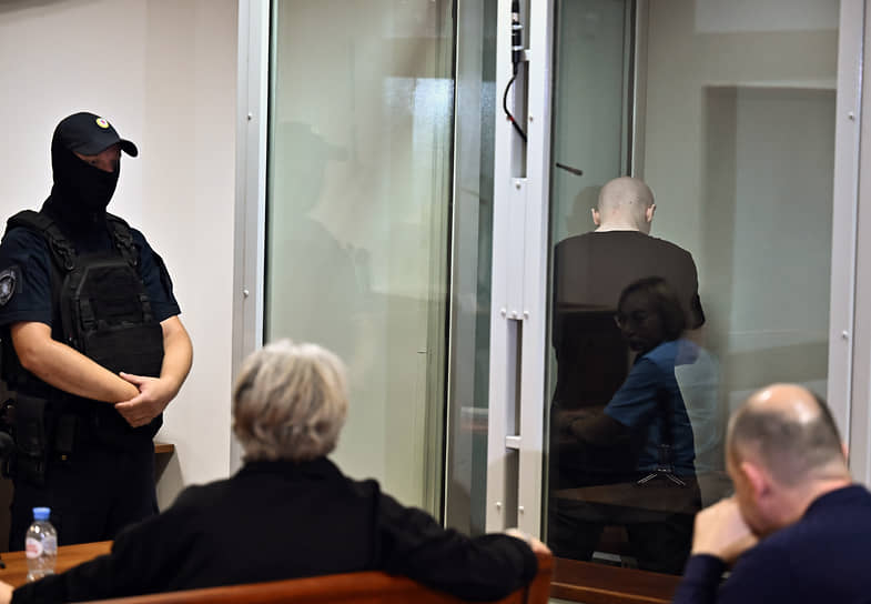 Оглашение приговора по делу Николая Кондрата (справа) в Московском областном суде
