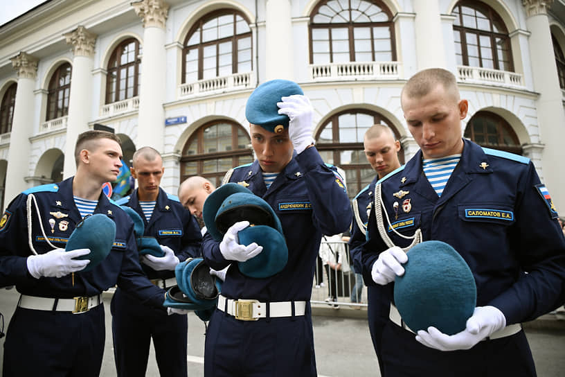 Военнослужащие на улицах Москвы