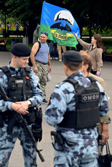 Сотрудники ОМОНа в московском парке Горького