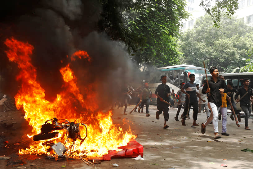 На фоне студенческих протестов власти Бангладеш полностью отключали интернет и сотовую связь на территории страны