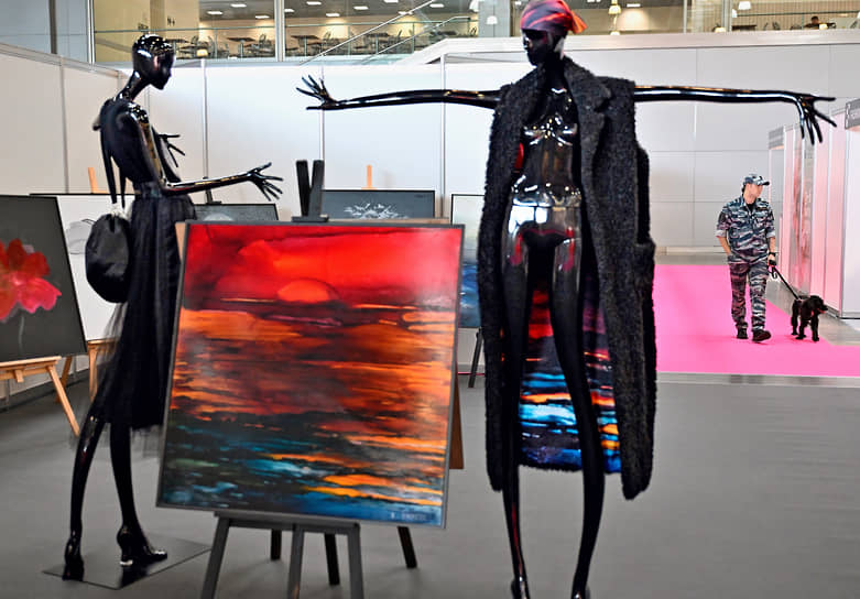 Москва, Россия. Международная выставка легкой промышленности Fashion Style Russia