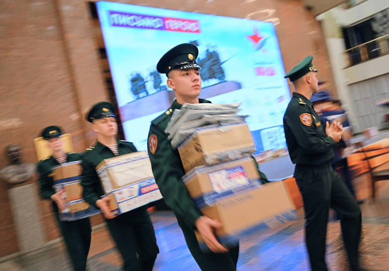 Москва. Церемония передачи руководству Минобороны  11 тыс. писем в поддержку бойцов СВО, написанных участниками «Диктанта Победы»