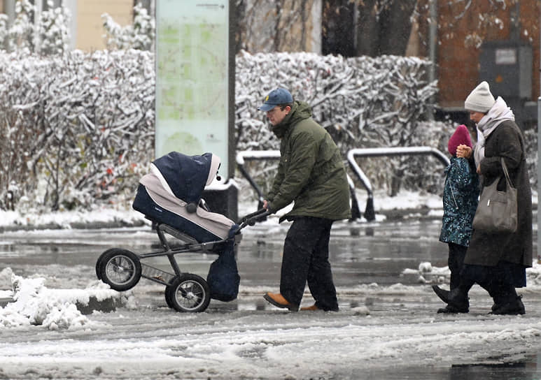 На дорогах образовалась гололедица