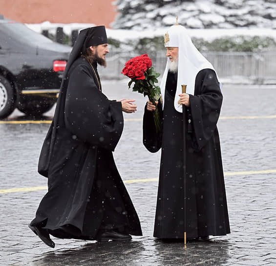 Патриарх Московский и Всея Руси Кирилл с цветами