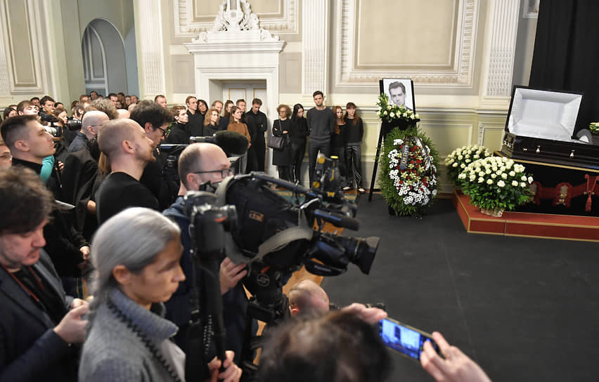 Церемония прощания прошла в Белом фойе Мариинского театра