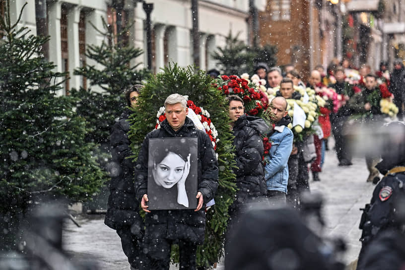 Москва. Церемония прощания с актрисой Евгенией Добровольской