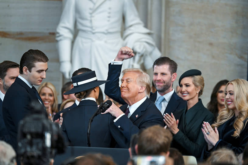 Дональд Трамп с семьей на церемонии своей инаугурации