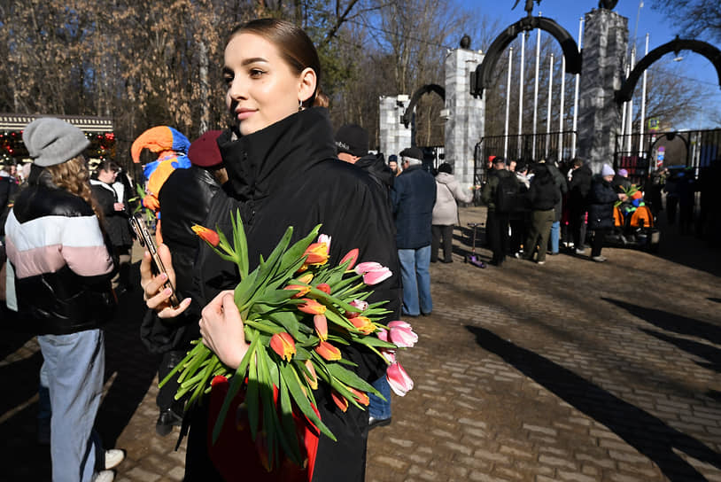 Зрители цветочного забега в парке «Фили» 