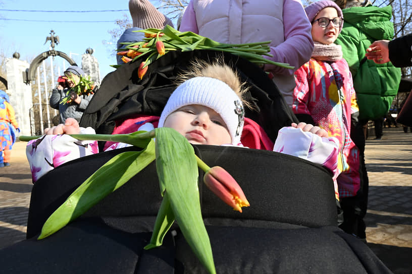 Посетители в парке «Фили» 