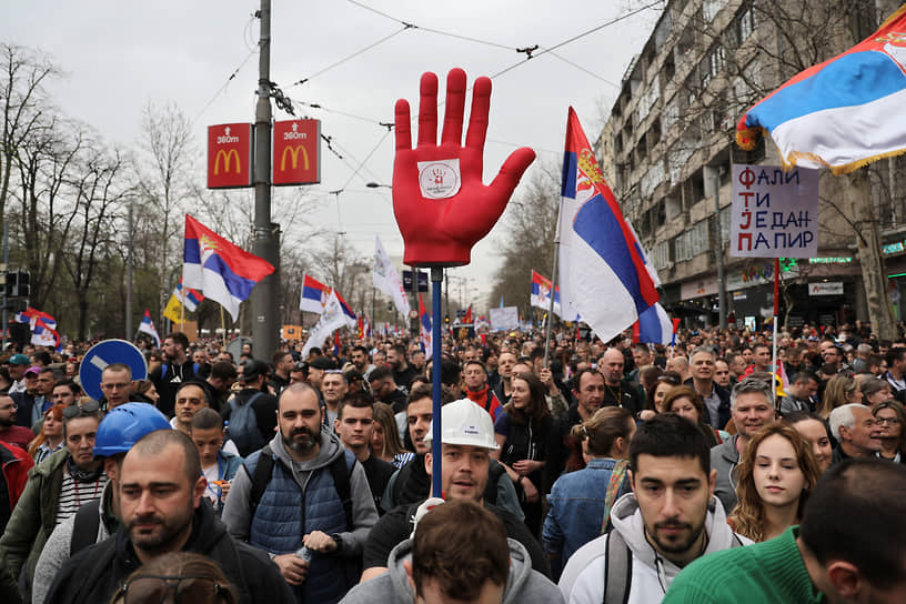 По оценке МВД Сербии, в протесте приняли участие свыше 100 тыс. человек. Оппозиция насчитала от 500 тыс. до 1 млн человек