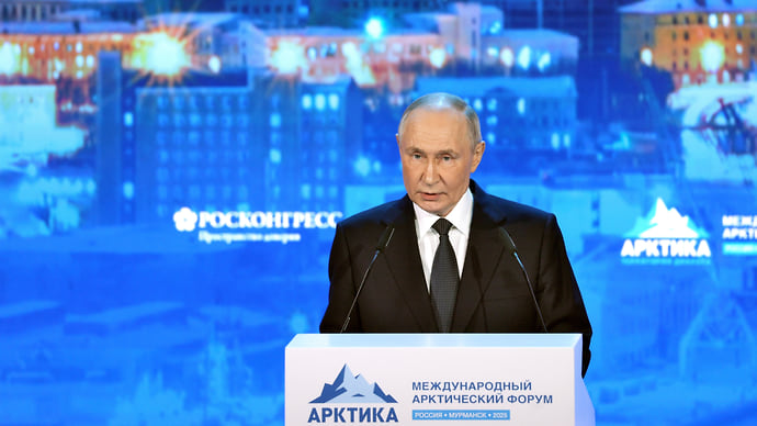 «России нужен торговый флот в Арктике». Главное из выступления Путина в Мурманске