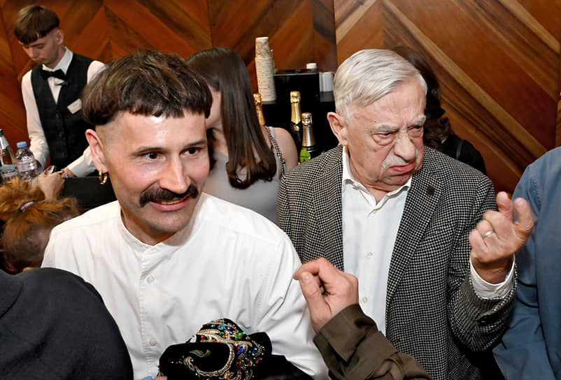 Режиссеры Батыр Моргачев (слева) и Владимир Грамматиков на церемонии вручения кинематографической премии «Ника» 