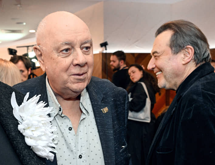 Писатель-сатирик Аркадий Инин (слева) и режиссер, директор студии «Рок» Алексей Учитель на церемонии вручения кинематографической премии «Ника» 