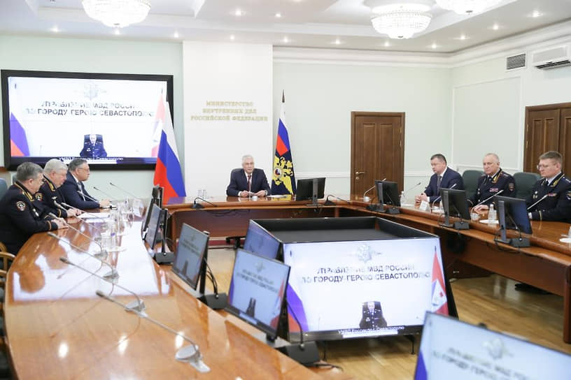 Глава МВД генерал полиции РФ Владимир Колокольцев представил личному составу министерства своего нового первого заместителя Андрея Кикотя 
