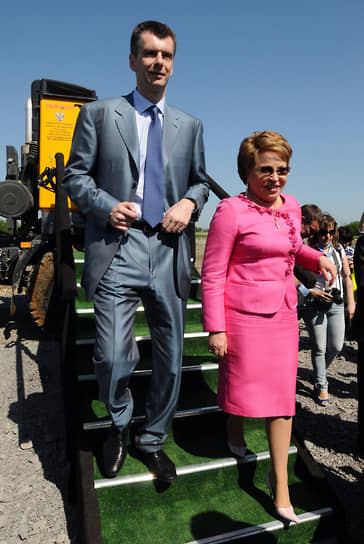 С предпринимателем Михаилом Прохоровым перед церемонией закладки первого камня в строительство заводов «Ё-Авто» и «Яровит Моторс» в Санкт-Петербурге, 2011 год