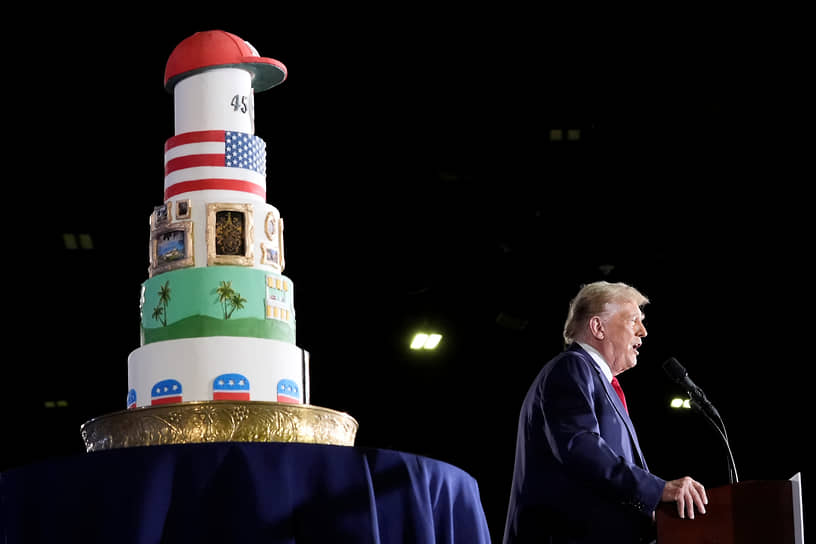 Американский президент Дональд Трамп отметил свой 78-й день рождения в Уэст-Палм-Бич во Флориде