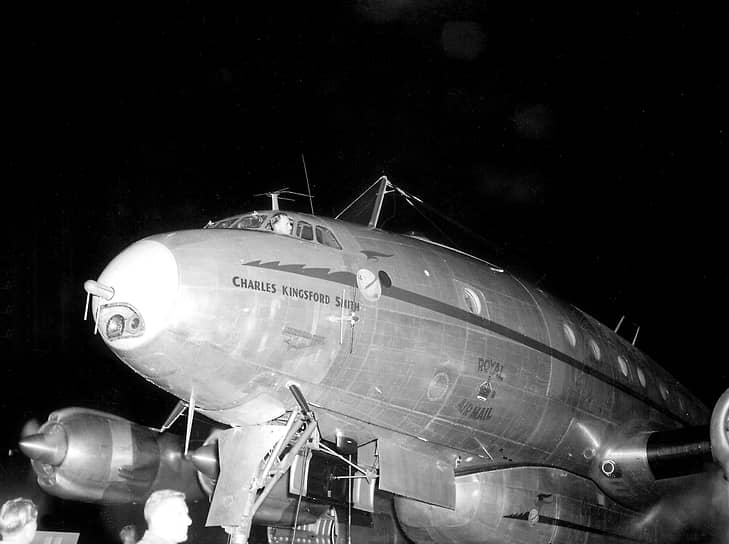 В 1947 году Qantas стала обслуживать весь путь  самостоятельно, используя самолеты Lockheed L-749 Constellation