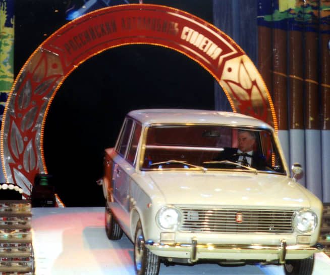 На конкурсе журнала «За рулем» автомобиль ВАЗ-2101 «Жигули» был признан лучшим российским легковым автомобилем ХХ века, 2000 год