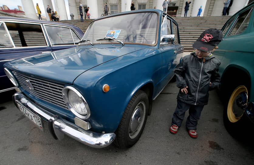 Автомобиль ВАЗ-2101 «Жигули» на выставке ретроавтомобилей В Санкт-Петербурге, 2025 год