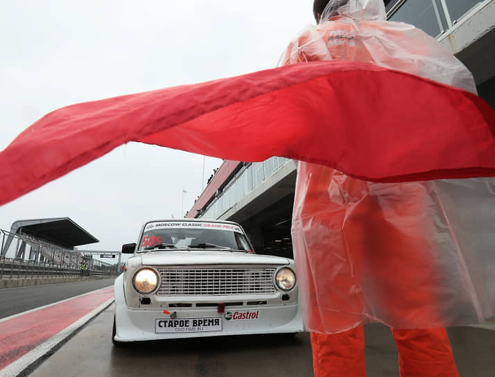 Автомобиль ВАЗ-2101 «Жигули» перед заездом на международном любительском чемпионате исторических автомобилях Moscow Classic Grand Prix, 2019 год