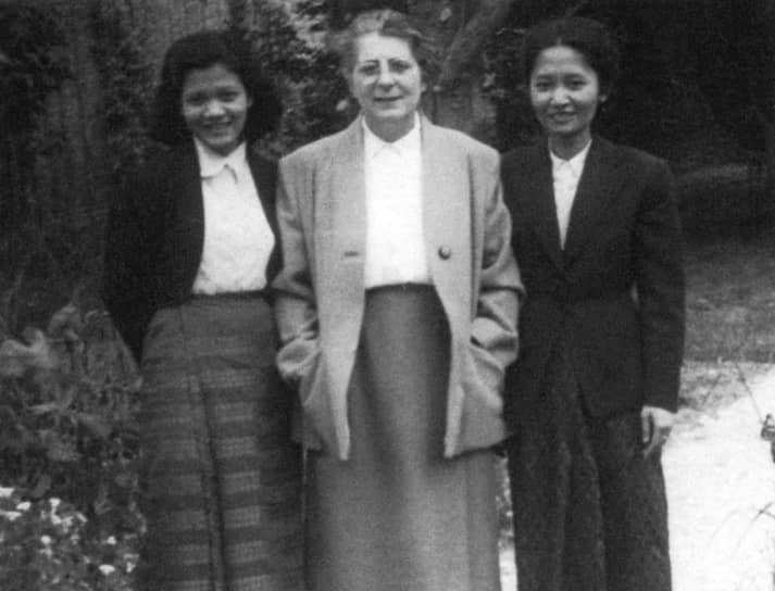 Сестры Кхиеу Тирит (слева) и Кхиеу Поннари (справа) — будущие жены Иенг Сари и Пол Пота