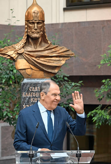 Москва. Министр иностранных дел Сергей Лавров на церемонии открытия комплексной выставки «Юбилейный год: от Мексики до Аргентины»