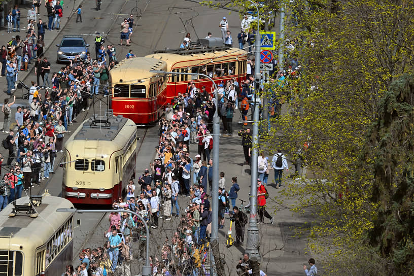 Колонна ретровагонов 