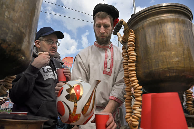 Зрителей парада ждали бесплатные угощения 