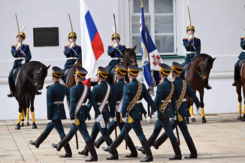 Военнослужащие на церемонии 