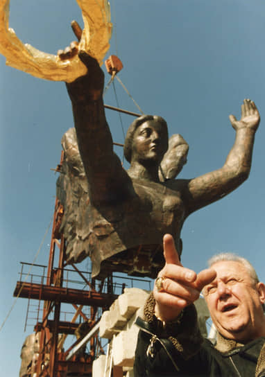 Возведение Монумента Победы на Поклонной горе в Москве, 1990-е годы