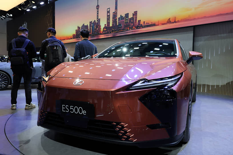 Электромобиль Lexus ES 500e