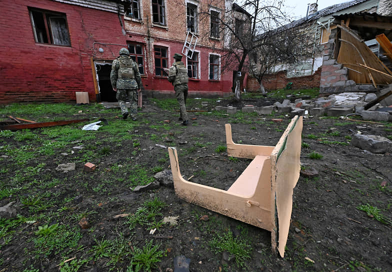 Двор школы в Рыльске